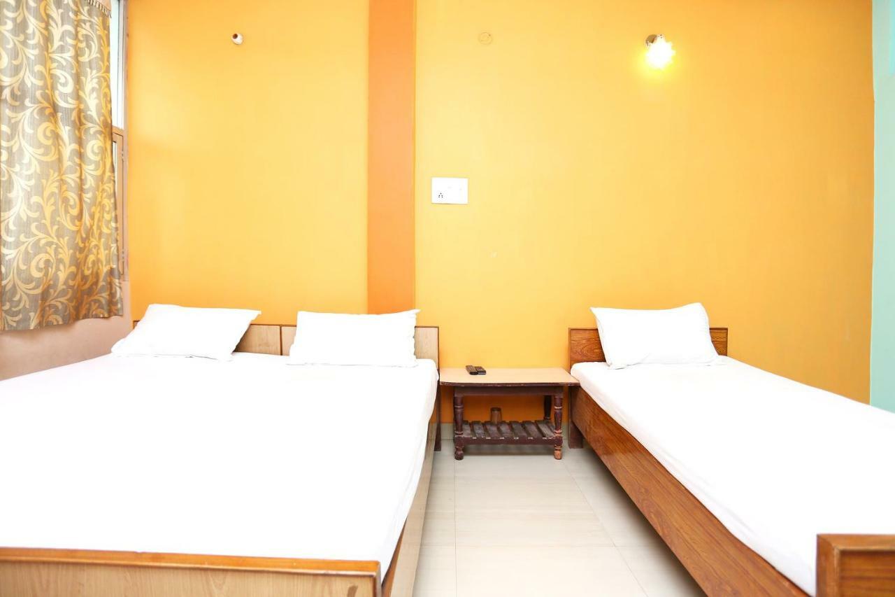 Spot On 45585 Hotel Aakash Ganga 바라나시 외부 사진